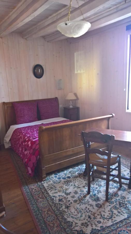Frasne Chambre D Hote 1873 חדר תמונה